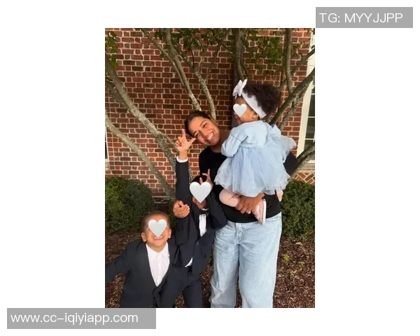 字母哥妻子经过沟通带娃回雅典结束两地分居生活