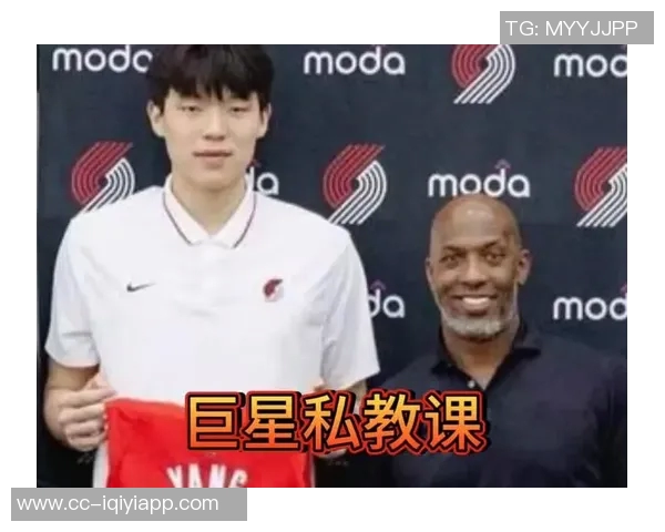 杨瀚森分享比卢普斯的要求强调场上沟通与英语学习的重要性