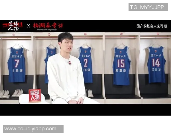 媒体人称杨瀚森在CBA锻炼出八块腹肌NBA教练建议他增加体重以适应比赛 媒体人称杨瀚森在CBA锻炼出八块腹肌NBA教练建议他增加体重以适应比赛